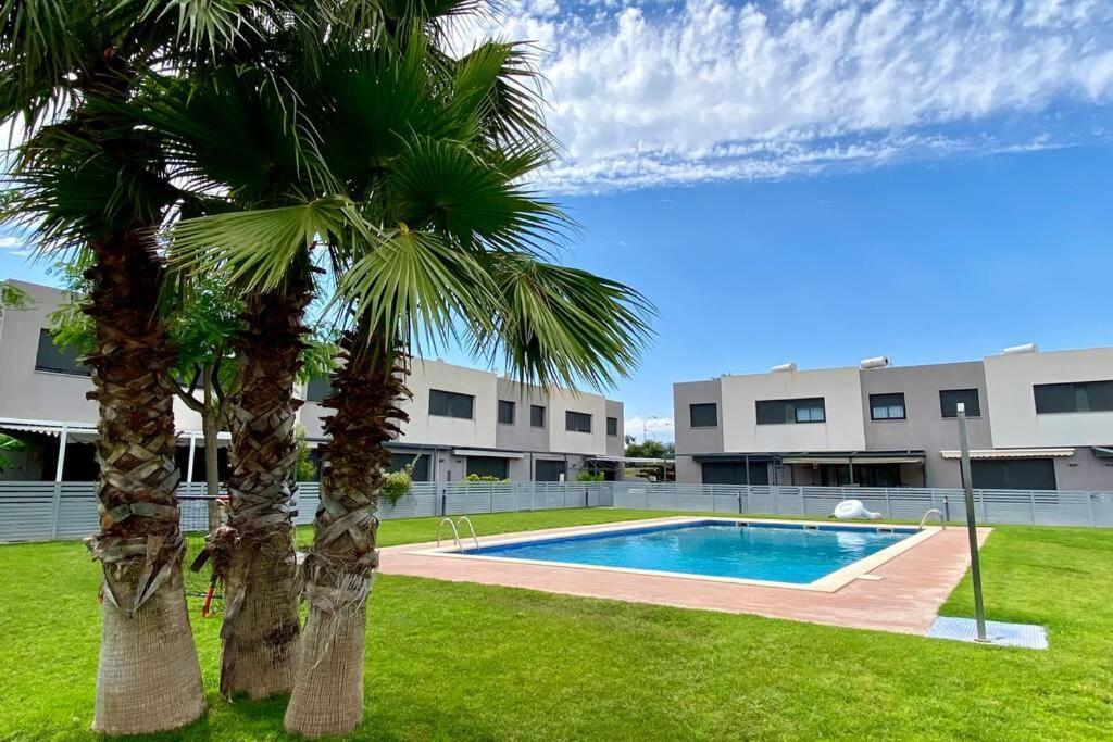 Chalet Moderno Con Piscina En Mont - Roige Bahia Экстерьер фото